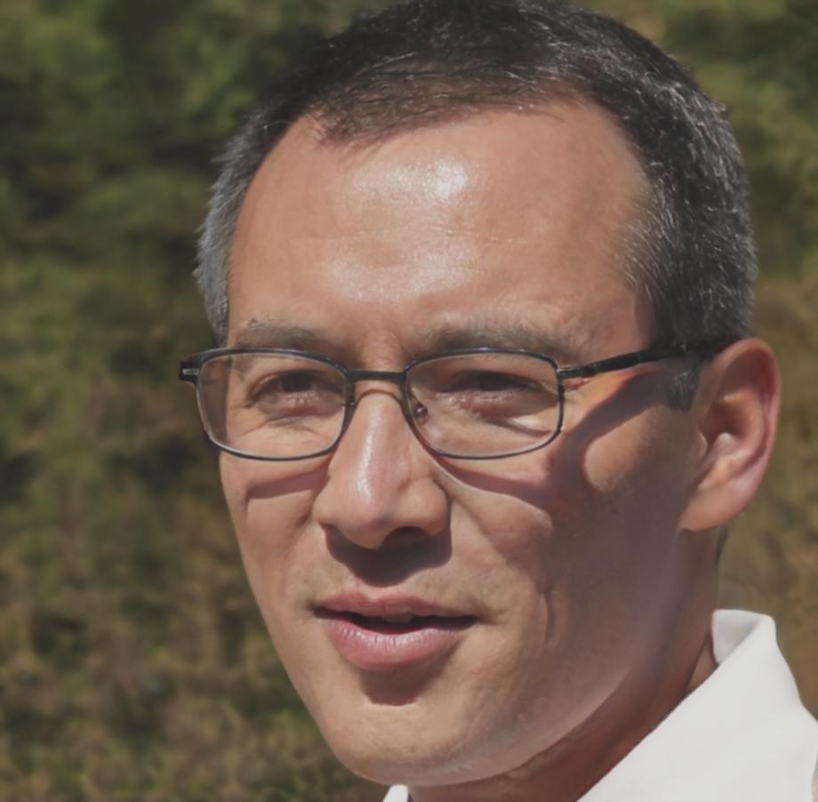 Expert financier Skilonix Surge enseignant les principes de finance d'entreprise